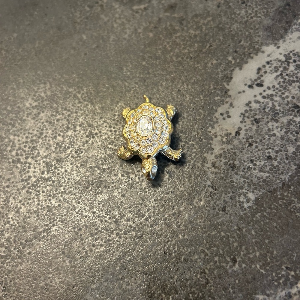 Gold tone and rhinestone Turtle Brooch. Working clasp. No missing stones.